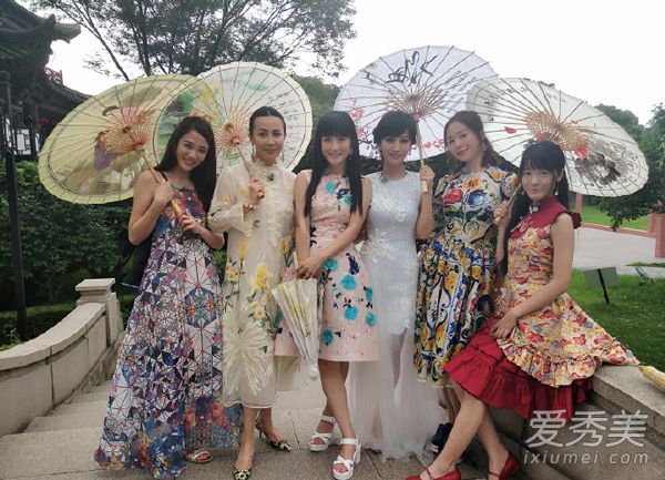 《我们来了》赵雅芝陈乔恩合影似姐妹 冻龄秘诀在这里 冻龄秘诀