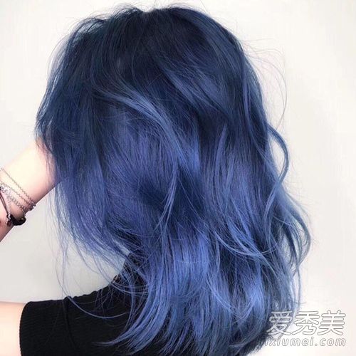 蓝色改灰色怎么改头发 蓝色头发怎么变蓝灰色