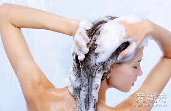头发越洗越脏？可能是因为你方法用错了 洗头的正确方法