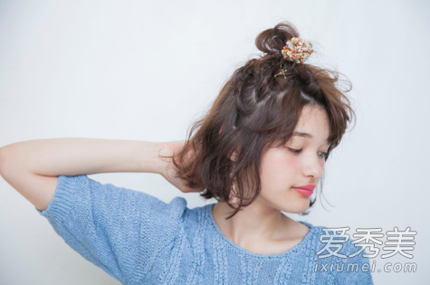 秋天这么适合扎头发 3款实用教程学起来！ 秋天怎么扎头发好看