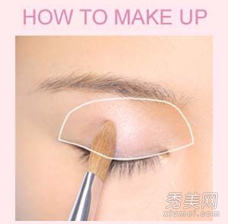 化妆教程：巧用高光打造立体小脸