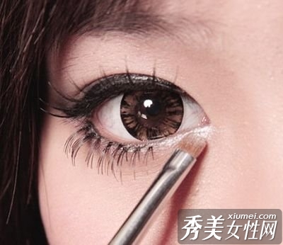 新年蜜会“妆”出魅惑电眼！