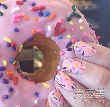 美甲圖賞：為吃貨們推薦20款甜甜圈美甲