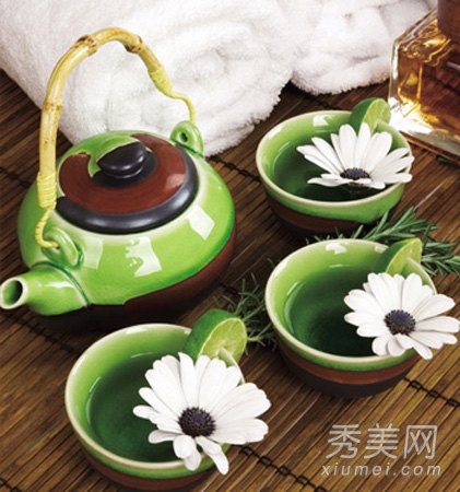 绿茶祛斑软化角质 洁面泡澡好处多多
