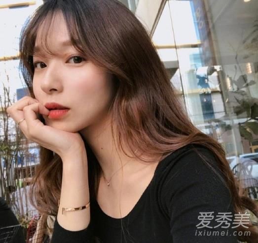 中长发怎么卷好看图片 2018流行中长发卷发发型图片