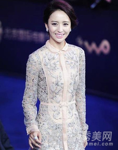 女星红毯妆容差距大 《甄嬛》蒋欣似中毒