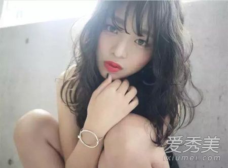 高顏值的中發VS酷女孩的短發 2018年你會為哪款發型買單？