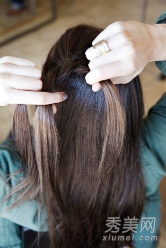 夏季长发发型扎法 简单麻花辫编法图解