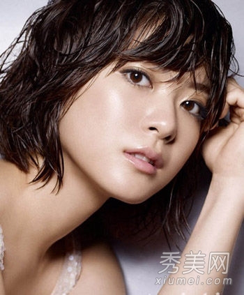 清爽减龄日本女明星短发发型图片