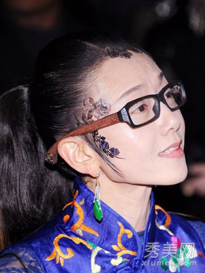 杨丽萍VS萨顶顶 “最炫民族风”彩妆斗艳