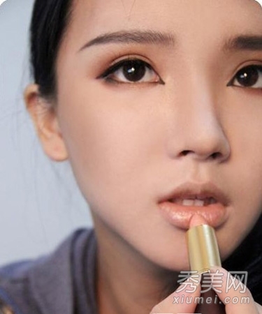 网友示范化妆教程 拯救小眼塌鼻子