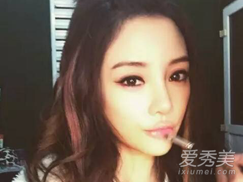 李小璐34歲比18歲都嫩 除了整容沒啥好吐槽 李小璐整容前後