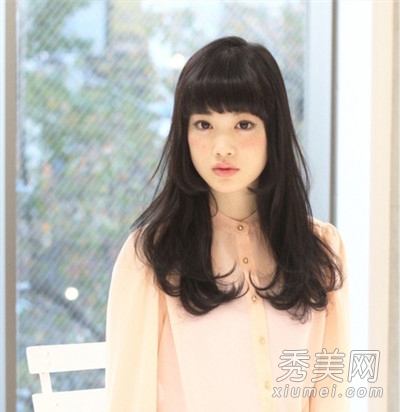 圆脸适合的长发发型 时尚卷发萌萌哒