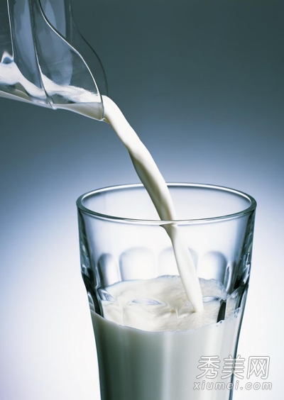 牛奶美白不是越浓越好 或伤身体