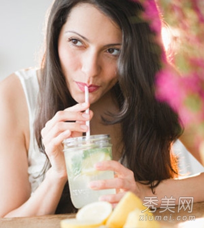 糖果&黑咖啡 美白牙齿避开6件事