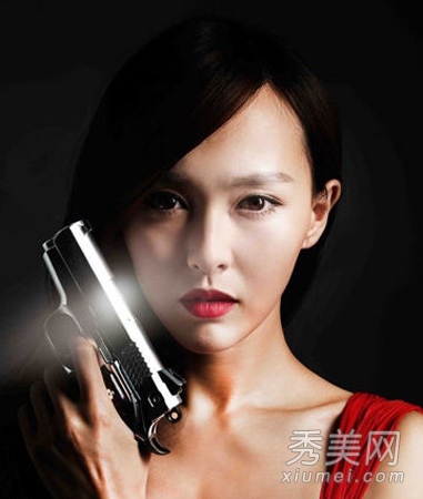 唐嫣手缠绷带亮相 《X女特工》美妆盘点