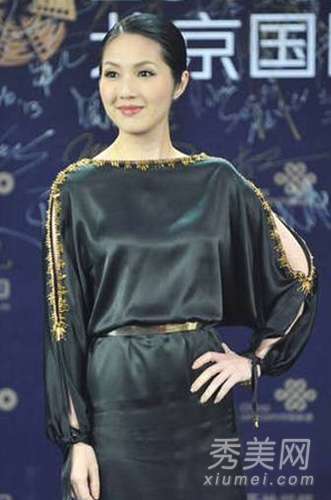 女星红毯妆容差距大 《甄嬛》蒋欣似中毒