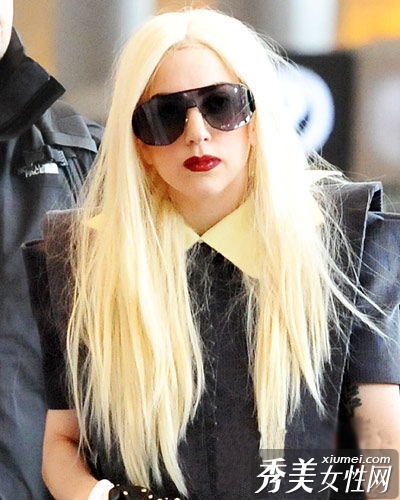 Lady Gaga夸张发型 雷你没商量