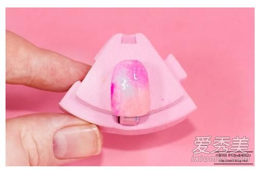 DIY粉色碎玻璃美甲 讓你少女心爆棚 自製碎玻璃美甲