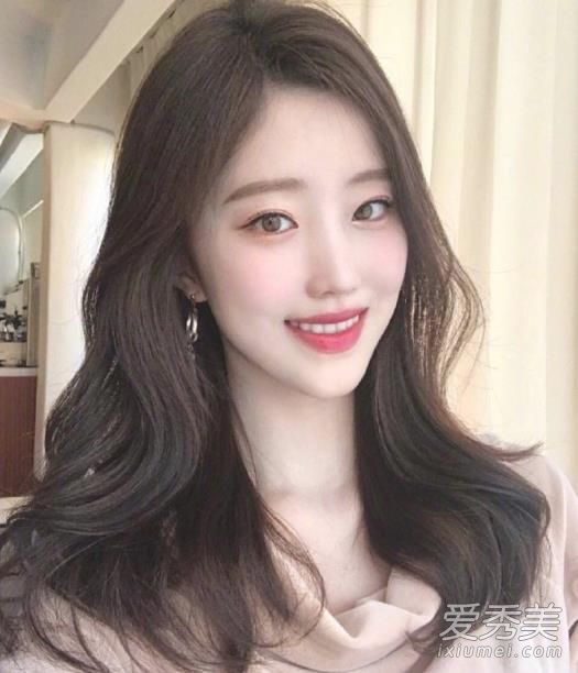 中长发怎么卷好看图片 2018流行中长发卷发发型图片