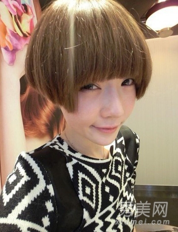 甜美清新的蘑菇头短发 长脸女生修颜发型