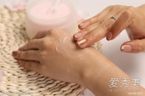 卸妝產品對皮膚好嗎 什麼卸妝產品好又不傷害皮膚