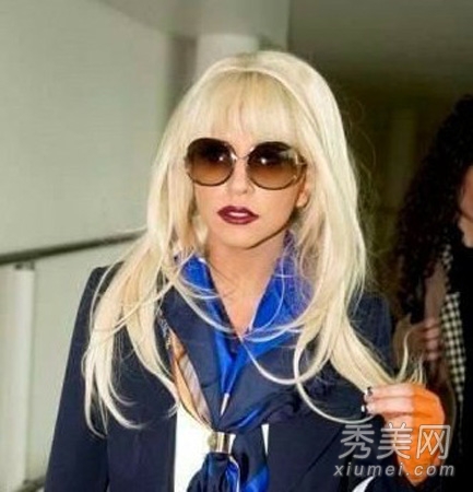 Gaga最新发型盘点 头戴白花颠覆造型