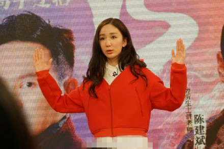 娄艺潇脸僵舒畅下巴变尖 明明很好看了干嘛还要整呢？ 女明星整容前后照片