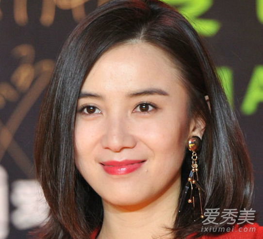 2015女明星红唇妆大PK 谁是年度最美？ 复古红唇妆