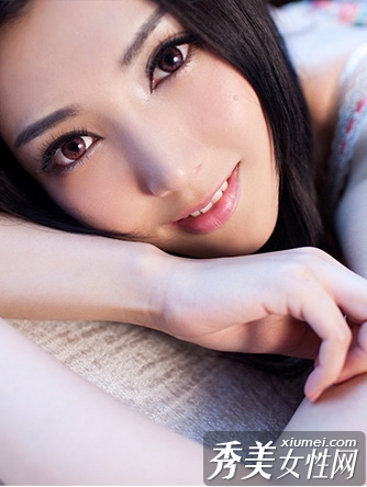 小女生精致妩媚妆做小鸟依人