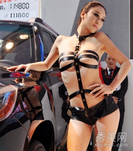 2012车展模特 抛胸露肉彩妆造型PK