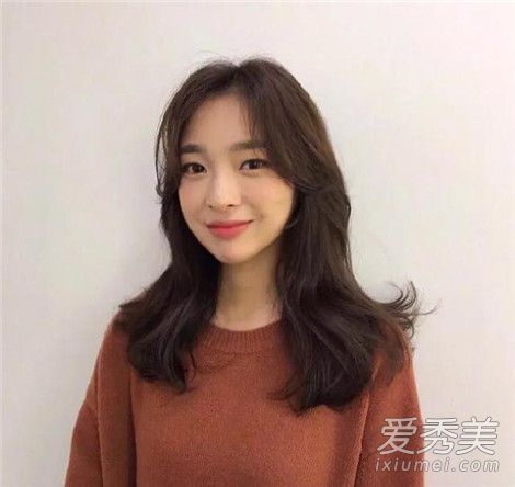 今年最流行剪什么样的短发 女生头大脸尖适合剪短发吗