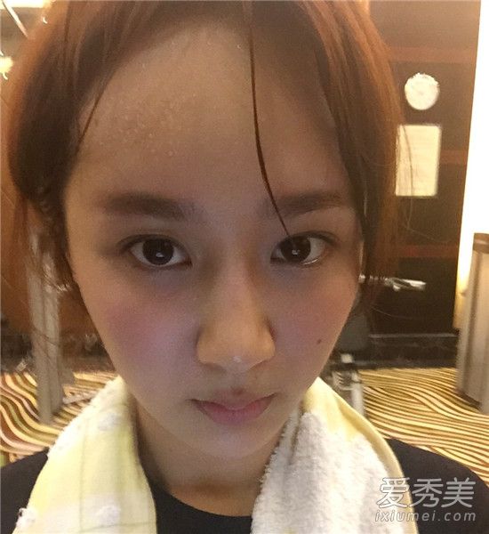 年轻就是好 周冬雨郑爽娜扎90后小花一言不合就晒素颜 女明星素颜