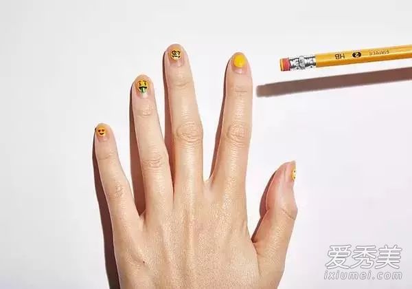 手绘Emoji表情美甲 步骤简单一学就会 手绘美甲教程