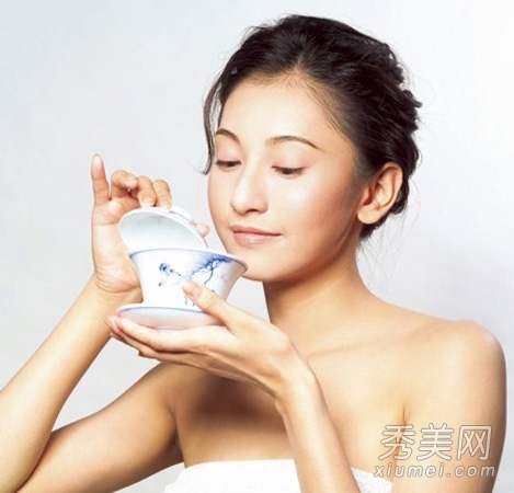 DIY绿茶祛痘面膜 茶叶茶水护肤用法