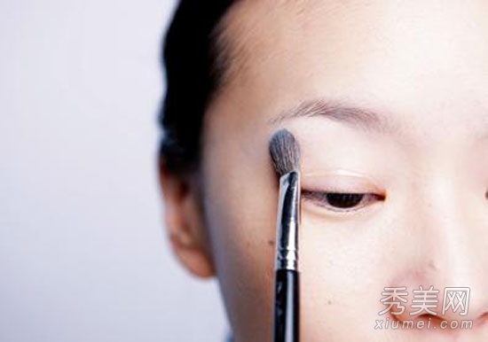 单眼皮化妆：3类隐形双眼皮贴用法