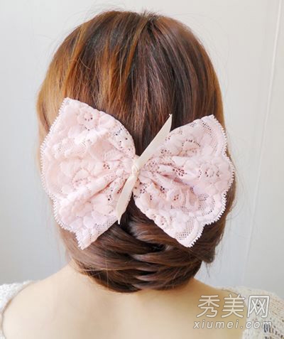 韩式麻花辫的编法 塑造甜美可爱气质