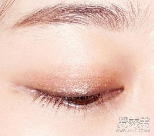 模仿Baby允儿橘色妆容 图解橘色眼影画法 眼影画法