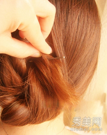 夏季最简单的气质盘发教程 化身优雅女人