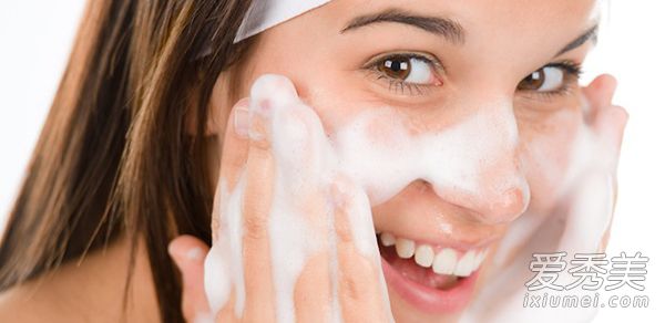 油性皮膚怎麼護理？提醒千萬別擠油脂粒 油性皮膚怎麼護理