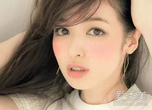 不会打腮红看这里！4种基本款腮红画法 腮红画法