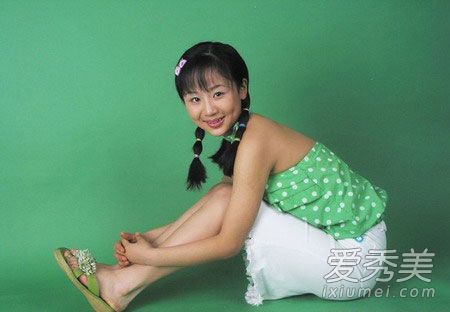 杨紫的脸怎么了？当年圆脸黑妞变“撞脸王” 杨紫整容前后