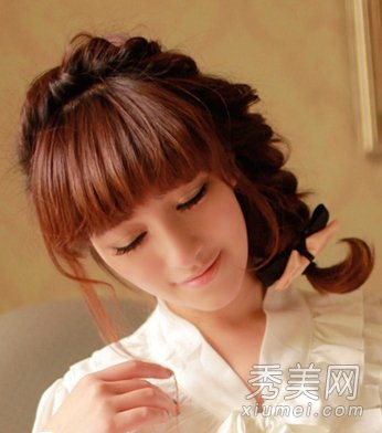 简单韩式发型扎法 甜美可爱广受欢迎