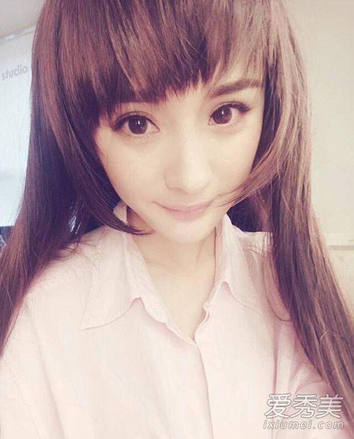 杨幂钟爱的少女路线 麻花辫就能帮你实现！ 明星减龄发型