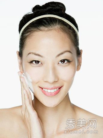 问题肌肤护理：脸上毛孔大怎么办？