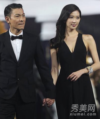 女星红毯妆容差距大 《甄嬛》蒋欣似中毒