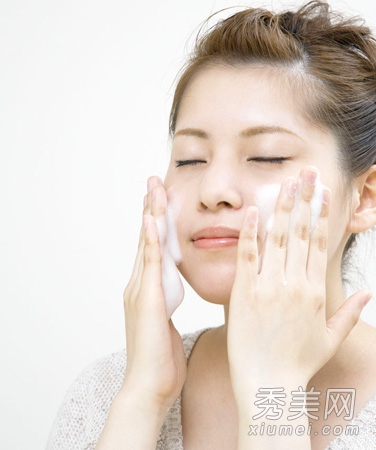 油性干性不同肤质 洗脸的正确方法