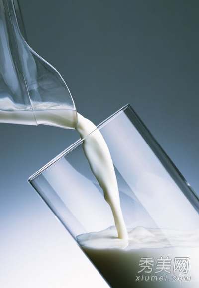 牛奶美白不是越浓越好 或伤身体