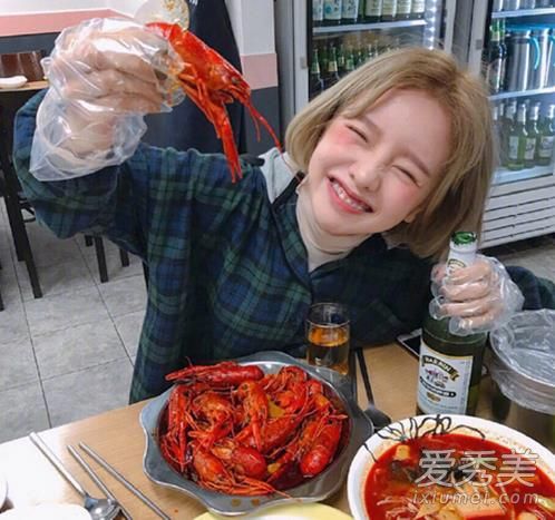 亚麻色哪个色系显白 亚麻色和栗色哪个颜色更显白