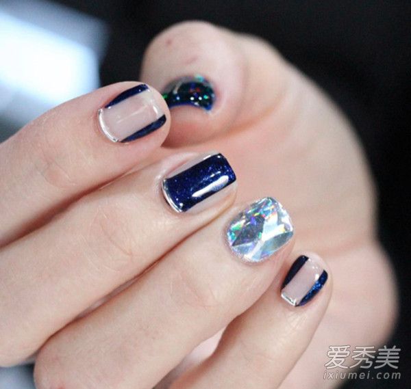 跟着韩妞做钻石系指彩 闪亮迎接新的一年 钻石美甲图片